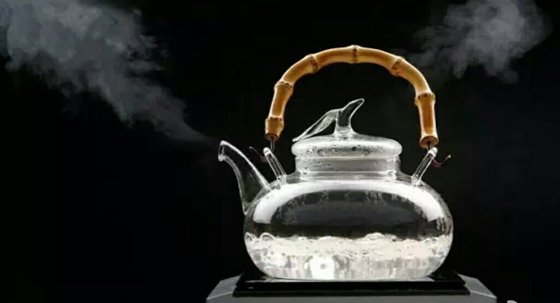 为甚么热水会冒烟,热水冒热气的道理