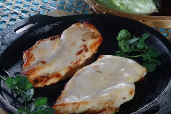 为甚么健身吃鸡胸肉,健身鸡胸肉怎样吃