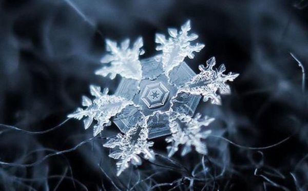 雪花为甚么是六个角的,六边形的雪花是若何构成的