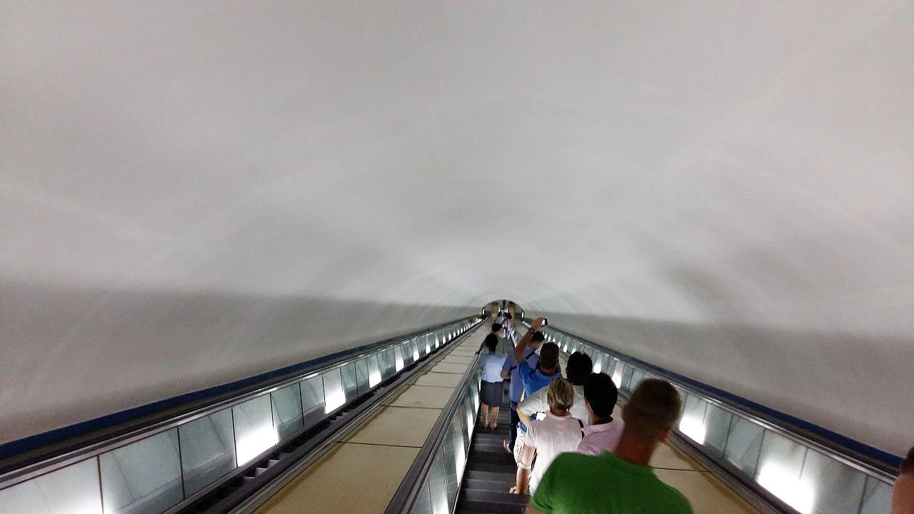 同是地铁为甚么有的叫subway,有的却叫metro?