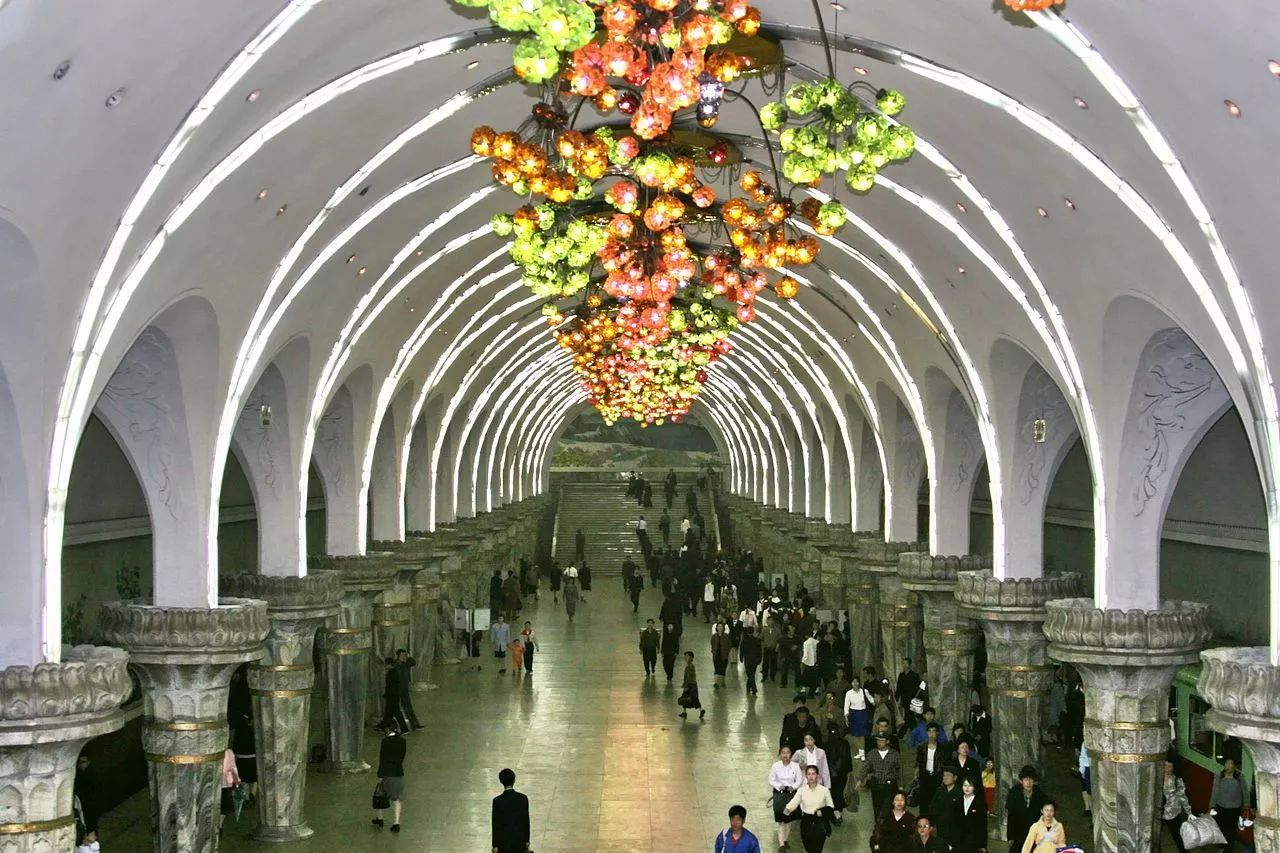 同是地铁为甚么有的叫subway,有的却叫metro?
