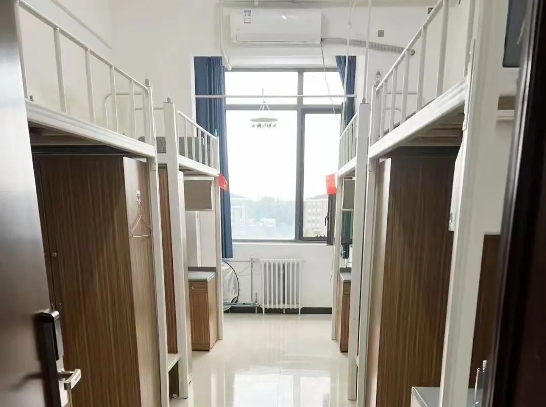 北京西医药大学宿舍前提怎样样,有空协调自力洗手间吗？（附宿舍图片）