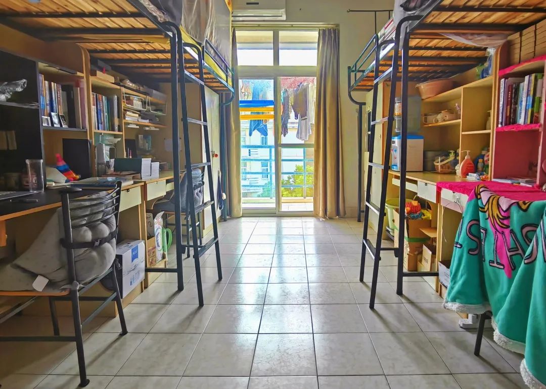 上海师范大学宿舍前提怎样样,有空协调自力洗手间吗？（附宿舍图片）