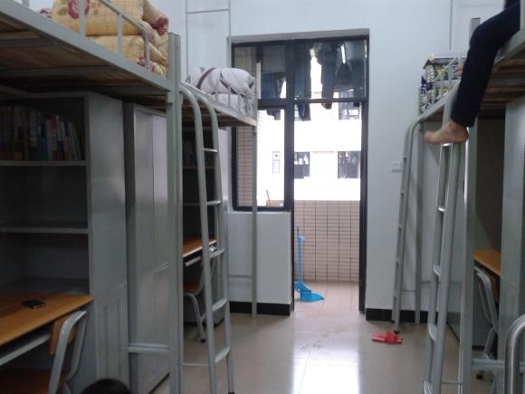 广东手艺师范大学宿舍前提怎样样,有空协调自力洗手间吗？（附宿舍图片）