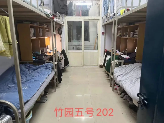 河南城建学院宿舍前提怎样样,有空协调自力洗手间吗?(附宿舍图片)