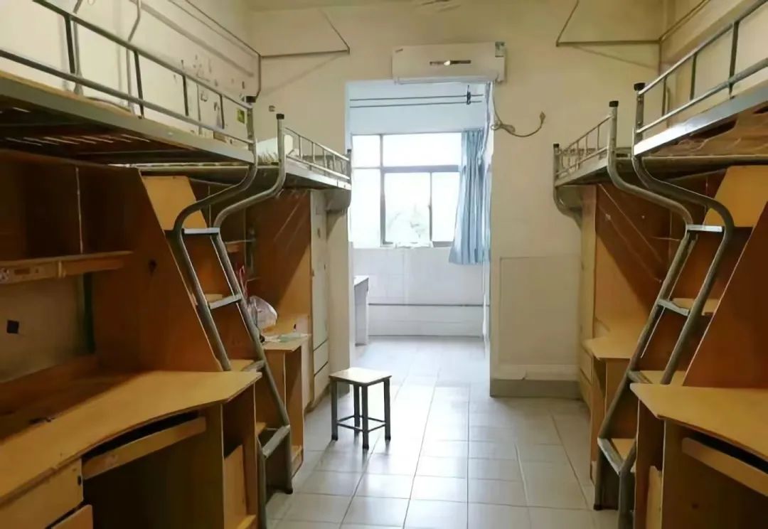 江南大学宿舍前提怎样样,有空协调自力洗手间吗？（附宿舍图片）