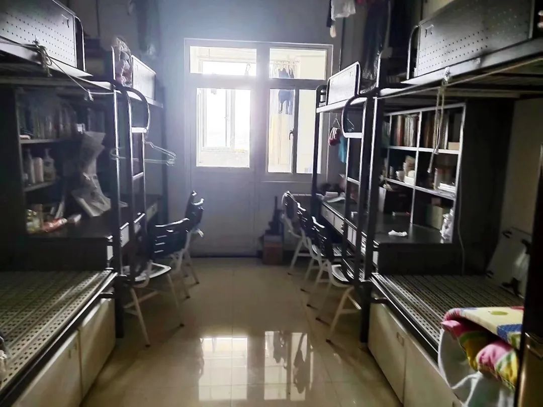 西藏民族大学宿舍前提怎样样,有空协调自力洗手间吗？（附宿舍图片）