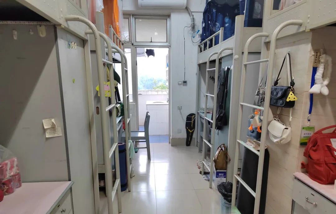 广西大学宿舍前提怎样样,有空协调自力洗手间吗？（附宿舍图片）