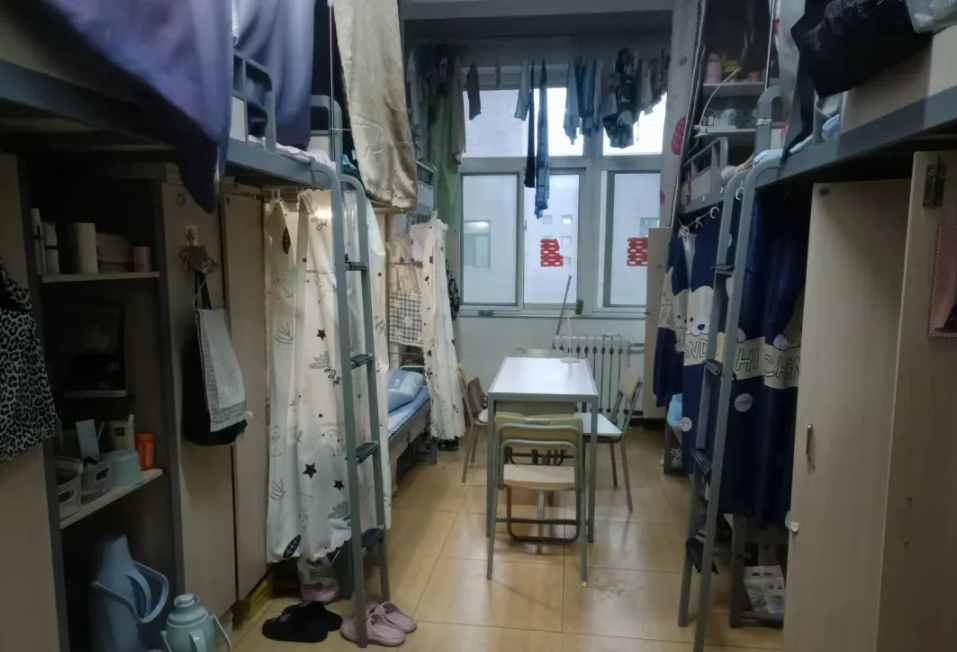 山西传媒学院宿舍前提怎样样,有空协调自力洗手间吗？（附宿舍图片）