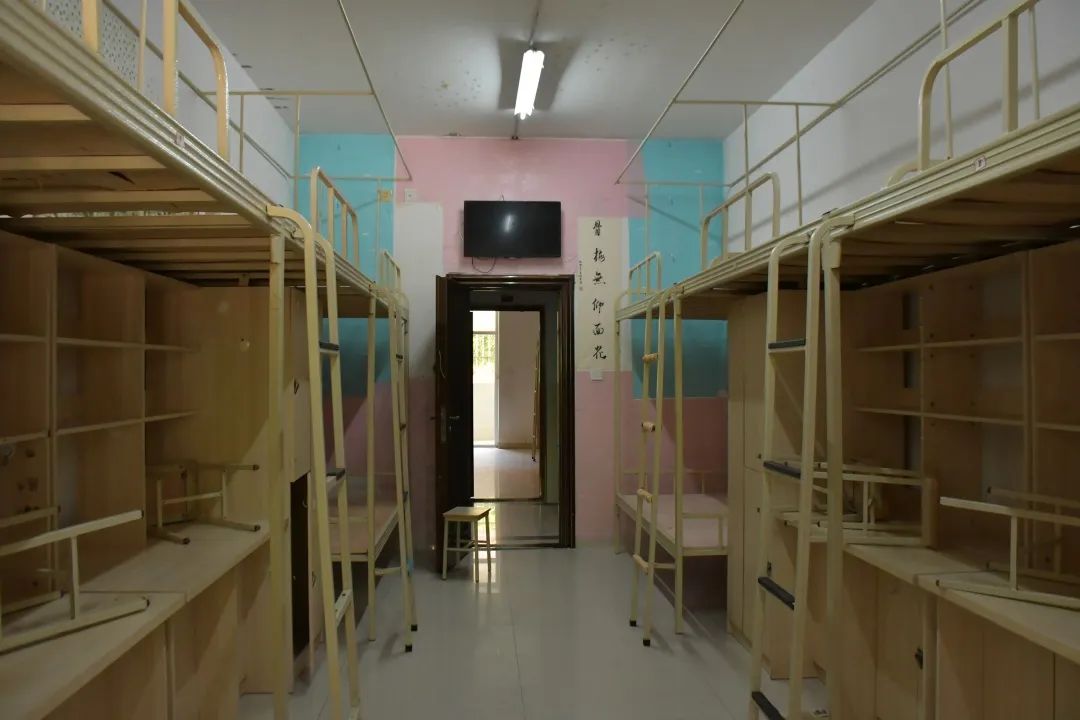 贵州黔南经济学院宿舍前提怎样样,有空协调自力洗手间吗？（附宿舍图片）