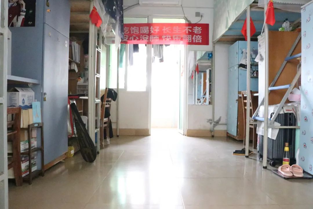 琼台师范学院宿舍前提怎样样,有空协调自力洗手间吗？（附宿舍图片）