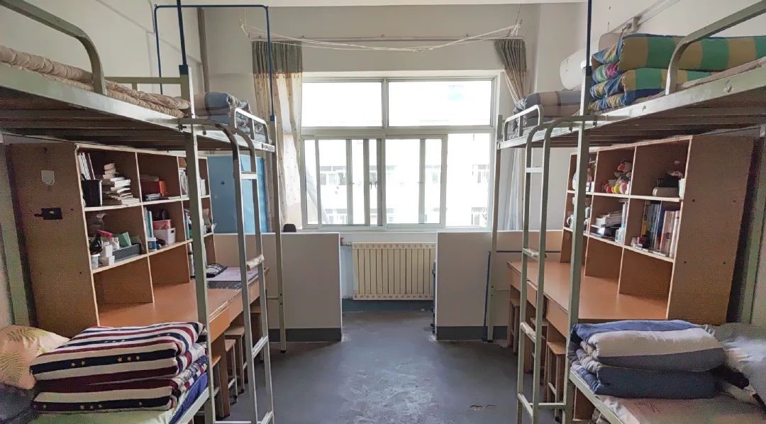青岛工学院宿舍前提怎样样,有空协调自力洗手间吗？（附宿舍图片）
