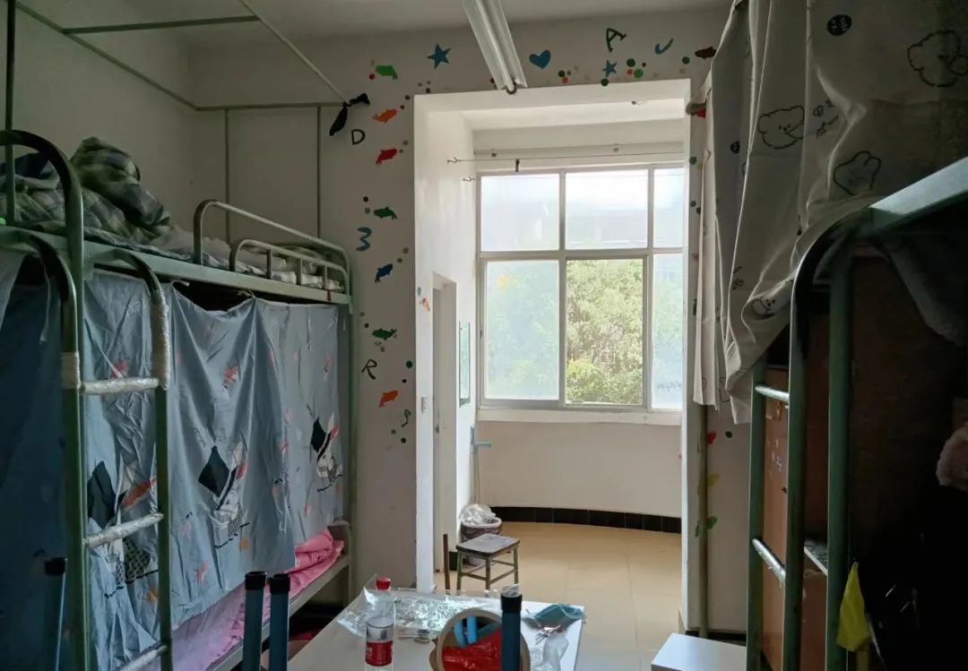 红河学院宿舍前提怎样样,有空协调自力洗手间吗？（附宿舍图片）