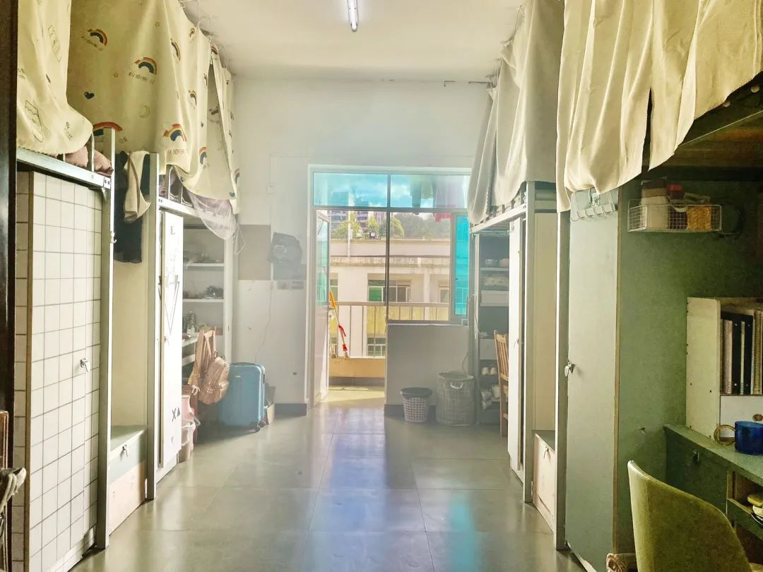 贵州民族大学宿舍前提怎样样,有空协调自力洗手间吗?(附宿舍图片)