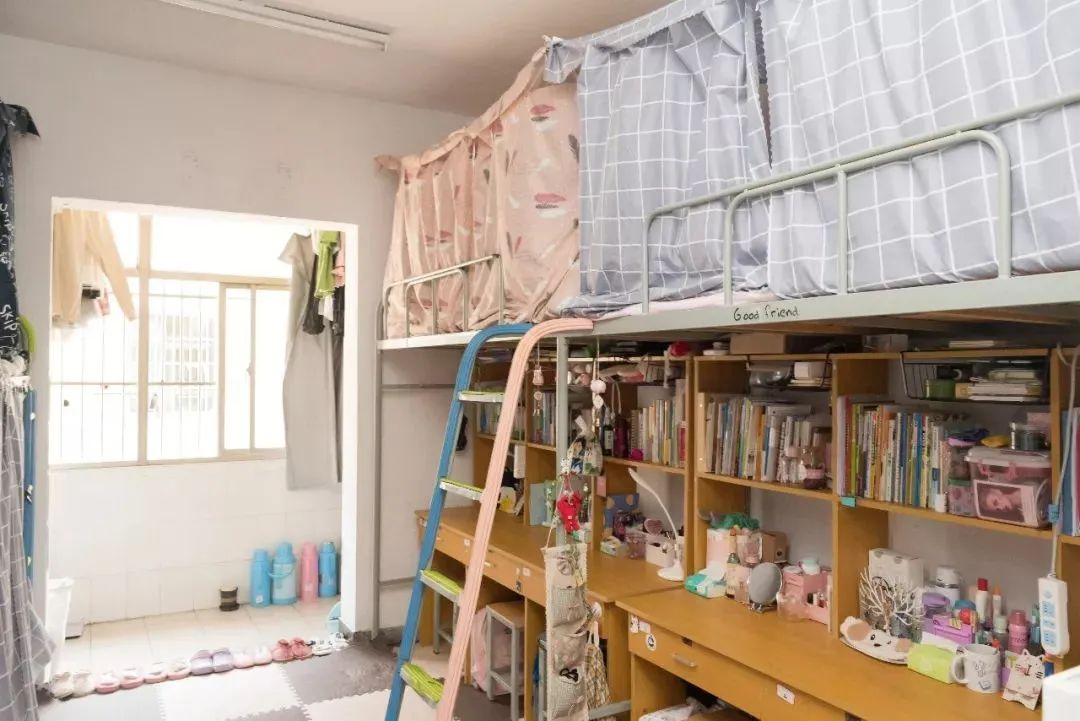 三江学院宿舍前提怎样样,有空协调自力洗手间吗？（附宿舍图片）