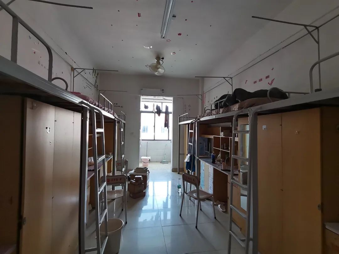 南昌医学院宿舍前提怎样样,有空协调自力洗手间吗?(附宿舍图片)
