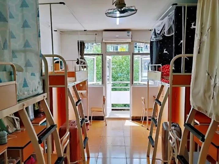 上海对外经贸大学宿舍前提怎样样,有空协调自力洗手间吗？（附宿舍图片）
