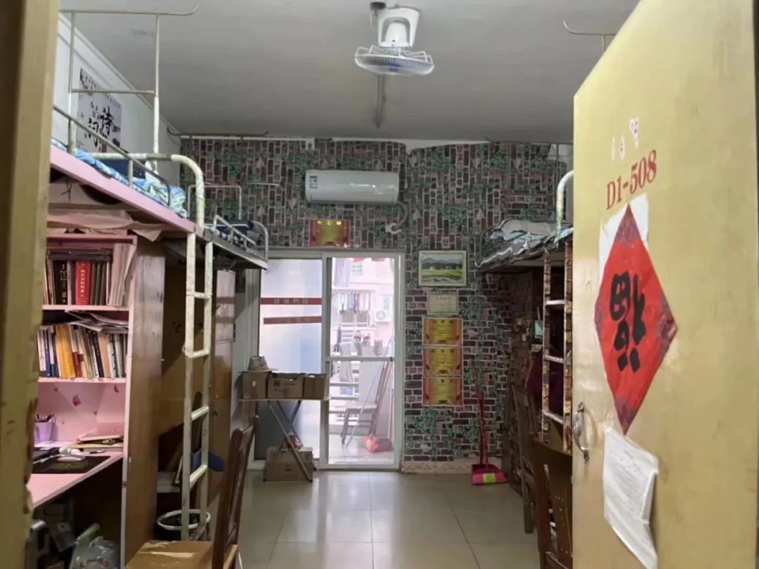 湘南学院宿舍前提怎样样,有空协调自力洗手间吗？（附宿舍图片）