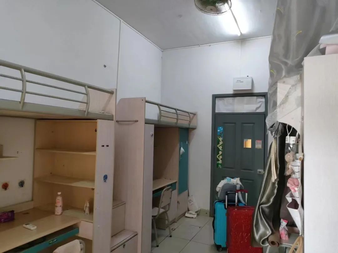 重庆大学宿舍前提怎样样,有空协调自力洗手间吗？（附宿舍图片）