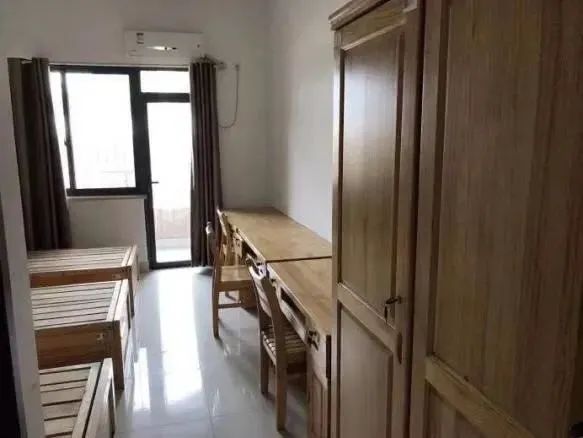 上海本国语大学宿舍前提怎样样,有空协调自力洗手间吗？（附宿舍图片）