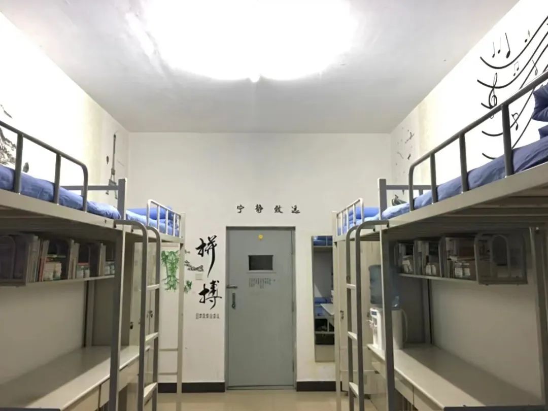 辽宁科技学院宿舍前提怎样样,有空协调自力洗手间吗？（附宿舍图片）