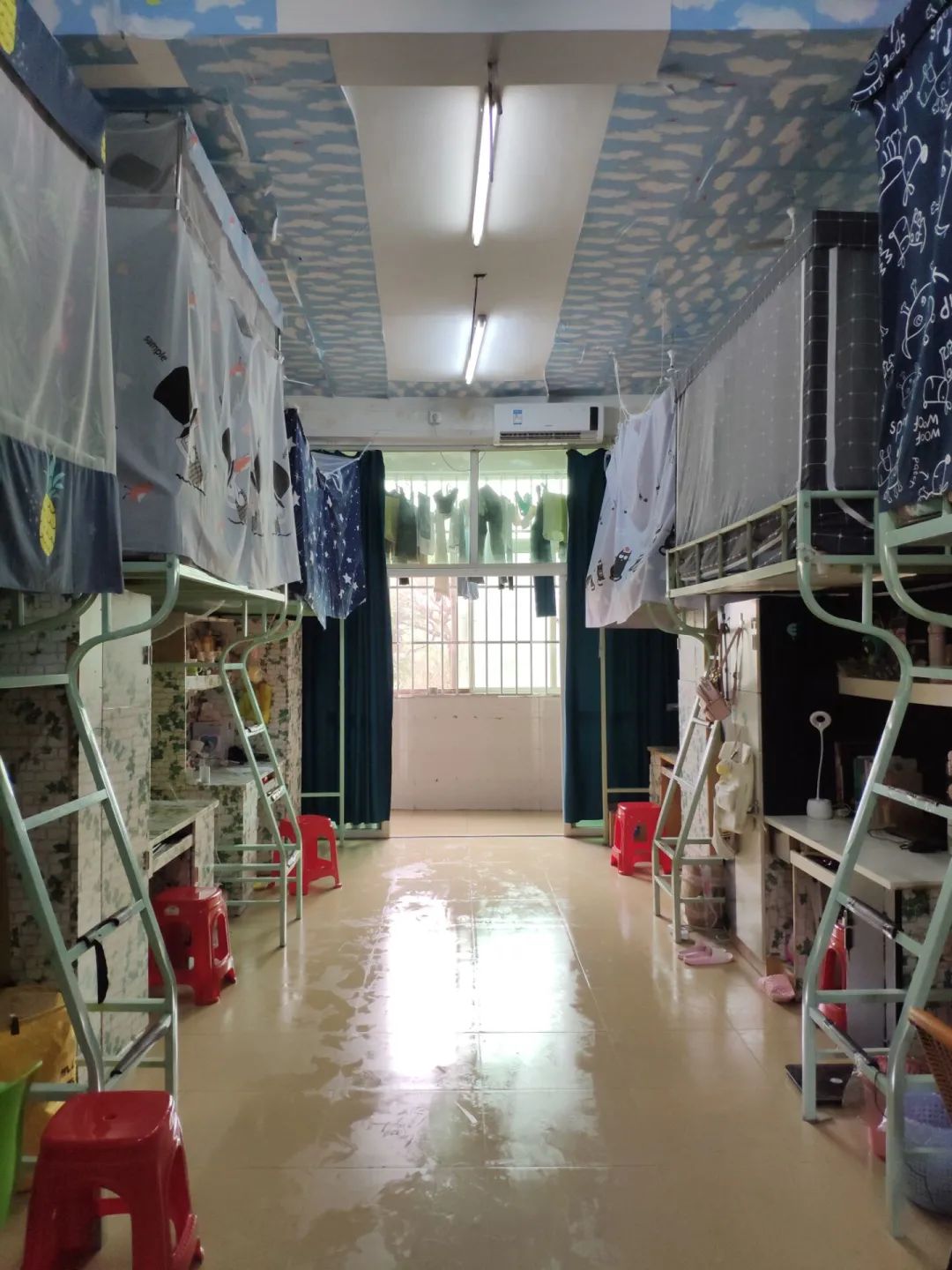 闽南科技学院宿舍前提怎样样,有空协调自力洗手间吗？（附宿舍图片）