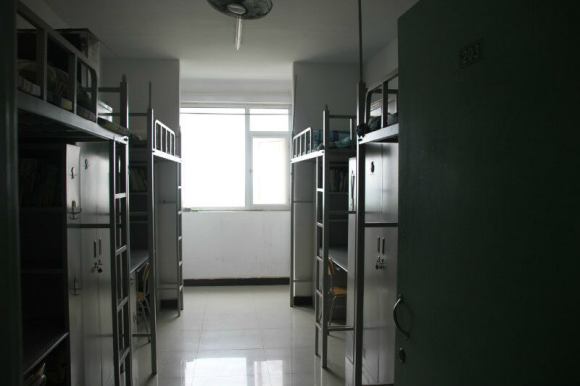 天津仁爱学院宿舍前提怎样样,有空协调自力洗手间吗？（附宿舍图片）