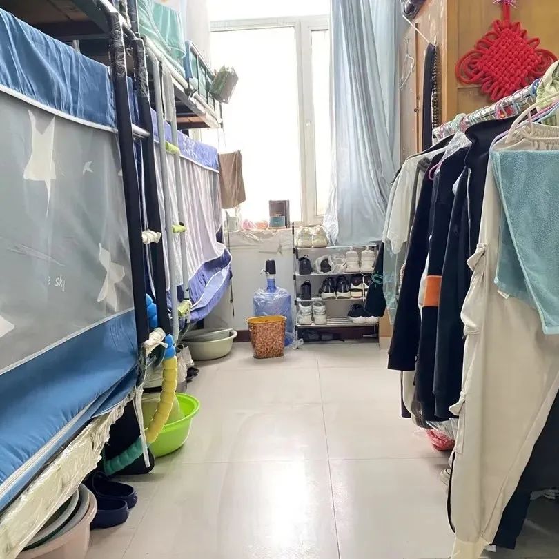 沈阳农业大学宿舍前提怎样样,有空协调自力洗手间吗？（附宿舍图片）