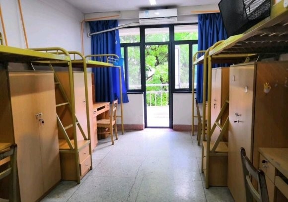 上海海关学院宿舍前提怎样样,有空协调自力洗手间吗？（附宿舍图片）