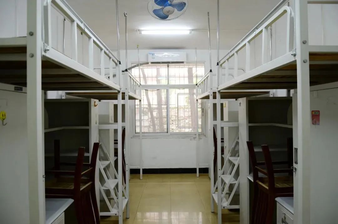 中南财经政法大学宿舍前提怎样样,有空协调自力洗手间吗?(附宿舍图片)