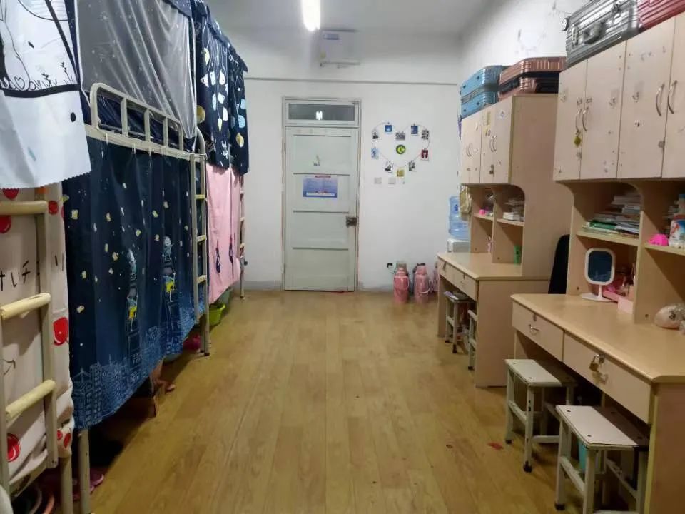 兰州财经大学宿舍前提怎样样,有空协调自力洗手间吗？（附宿舍图片）