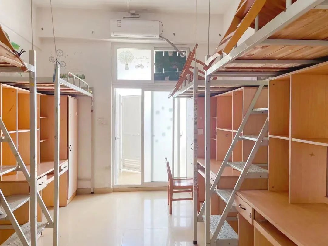 广州西医药大学宿舍前提怎样样,有空协调自力洗手间吗？（附宿舍图片）