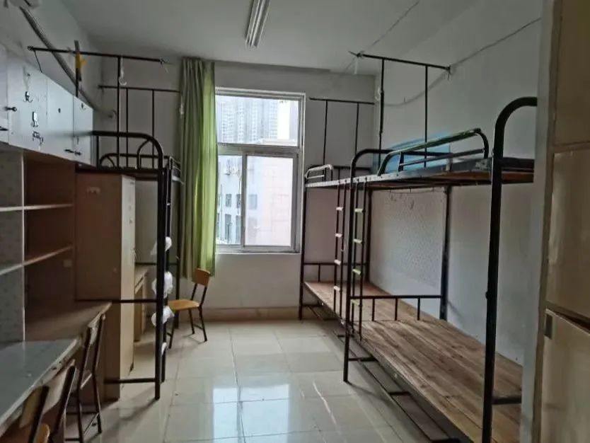 江苏陆地大学宿舍前提怎样样,有空协调自力洗手间吗？（附宿舍图片）