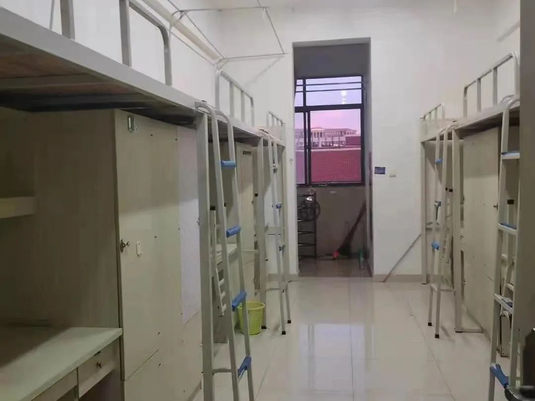 云南民族大学宿舍前提怎样样,有空协调自力洗手间吗？（附宿舍图片）
