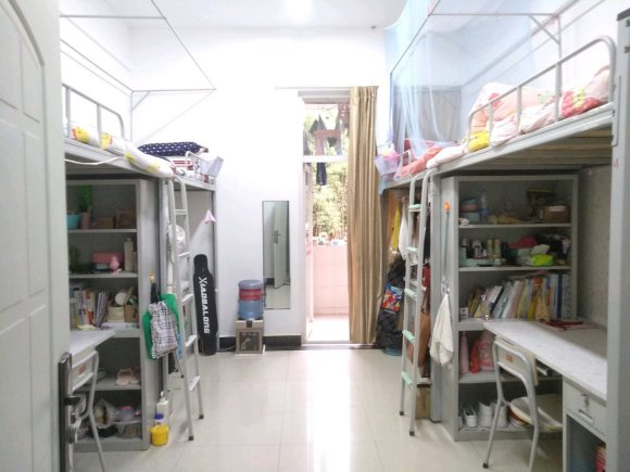 昆明医科大学宿舍前提怎样样,有空协调自力洗手间吗？（附宿舍图片）
