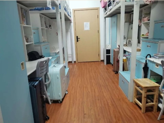 重庆人文科技学院宿舍前提怎样样,有空协调自力洗手间吗？（附宿舍图片）