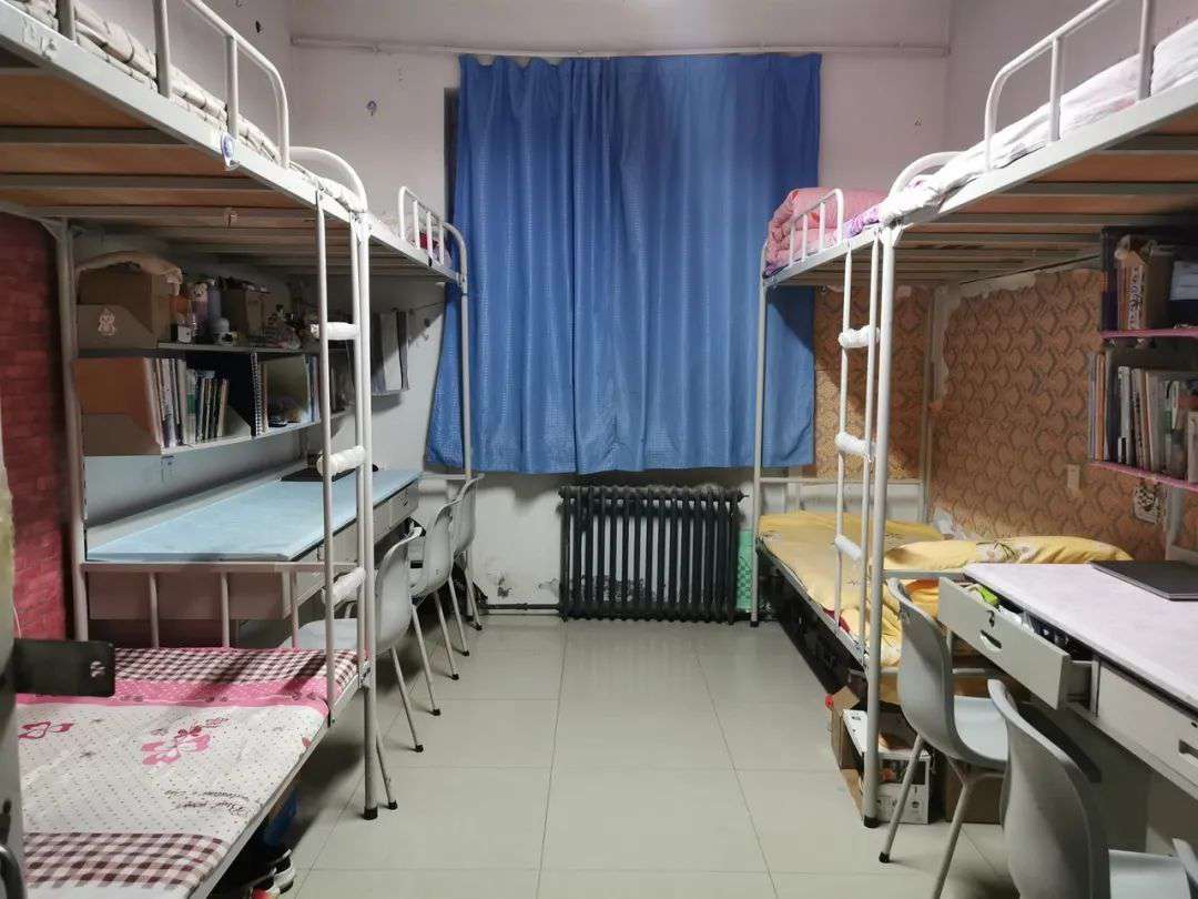 新疆财经大学宿舍前提怎样样,有空协调自力洗手间吗？（附宿舍图片）