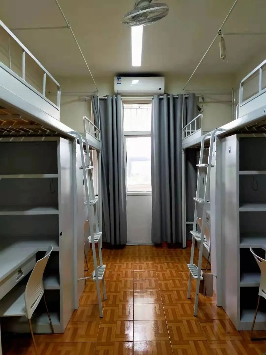 上海大学宿舍前提怎样样,有空协调自力洗手间吗？（附宿舍图片）