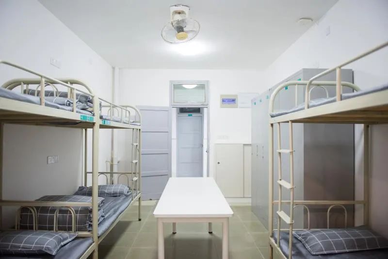 西安欧亚学院宿舍前提怎样样,有空协调自力洗手间吗？（附宿舍图片）