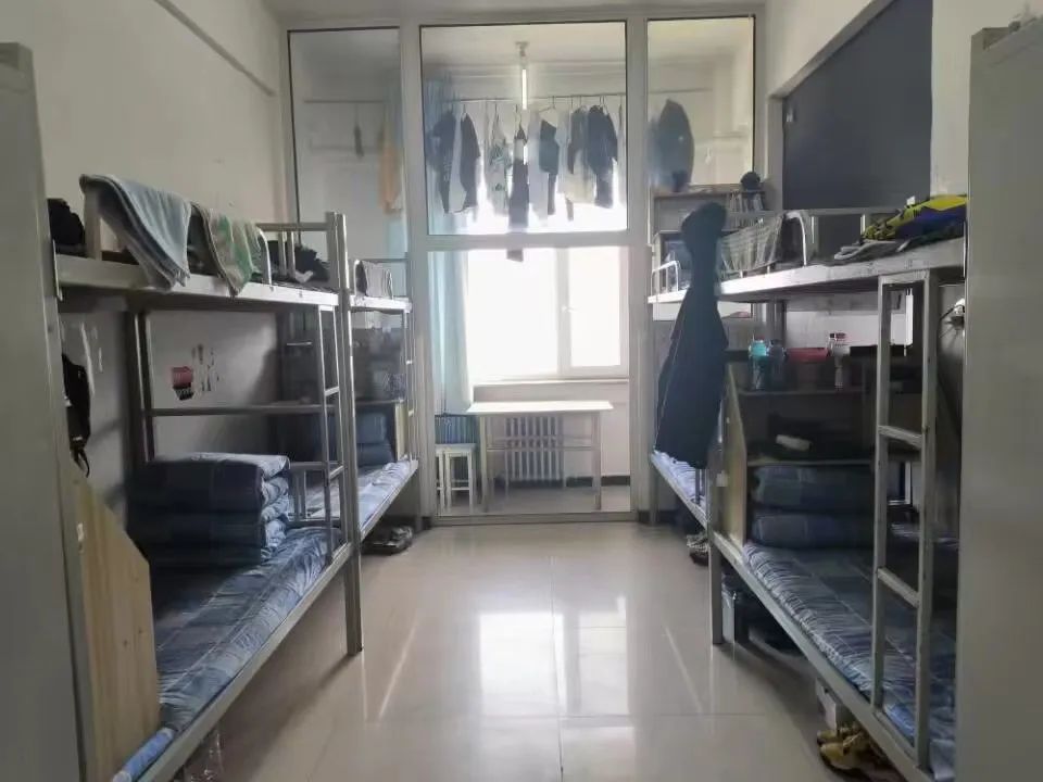赤峰学院宿舍前提怎样样,有空协调自力洗手间吗？（附宿舍图片）