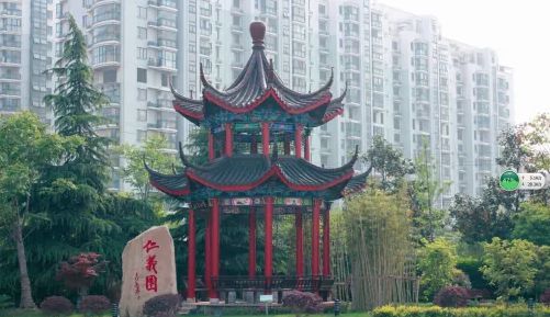 南京第二十九中学是公立仍是私立,是重点中学吗？