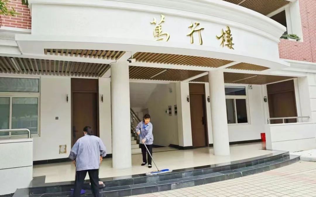 南京市江北新城高等中学是公立仍是私立,是重点中学吗？