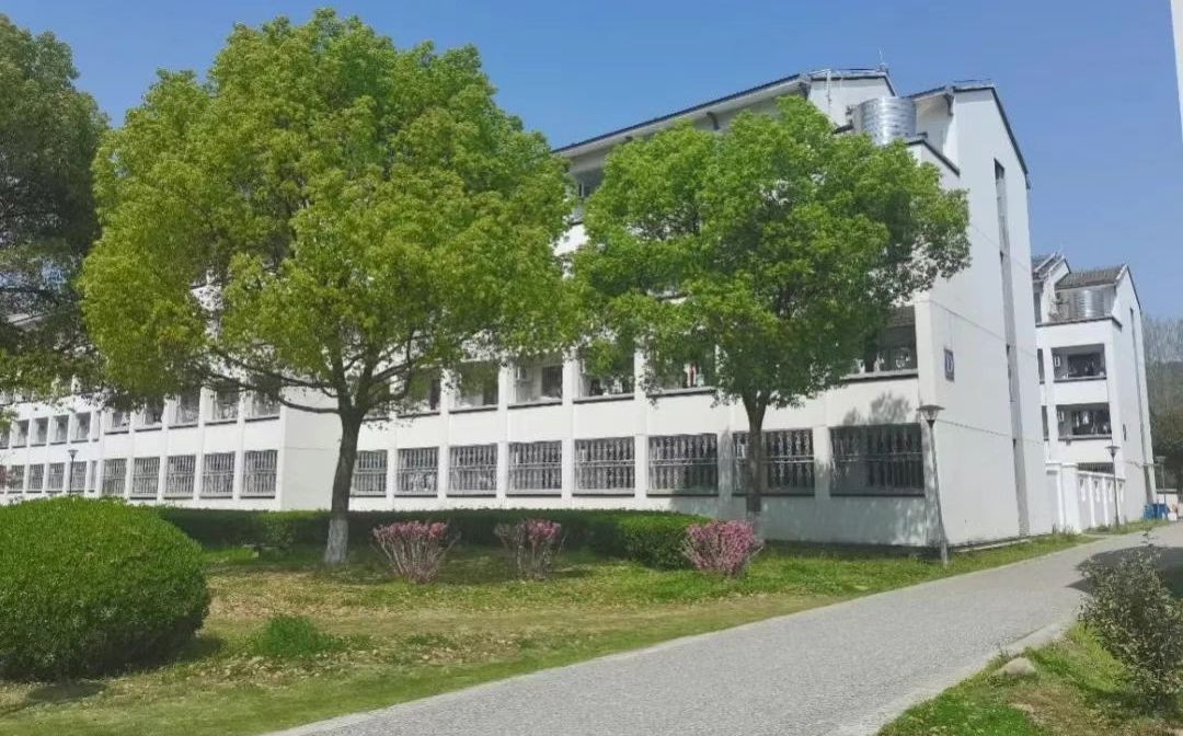 江苏省木渎高等中学是公立仍是私立,是重点中学吗？