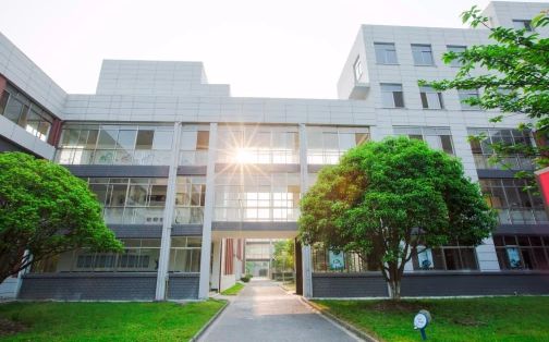 昆山经济手艺开辟区高等中学是公立仍是私立,是重点中学吗？