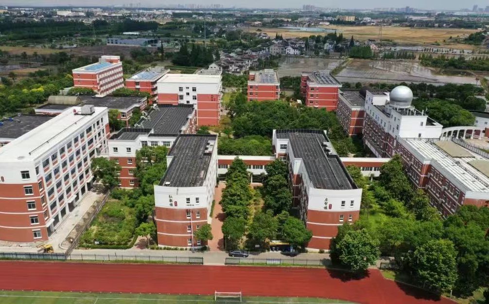 常熟市海虞高等中学是公立仍是私立,是重点中学吗？