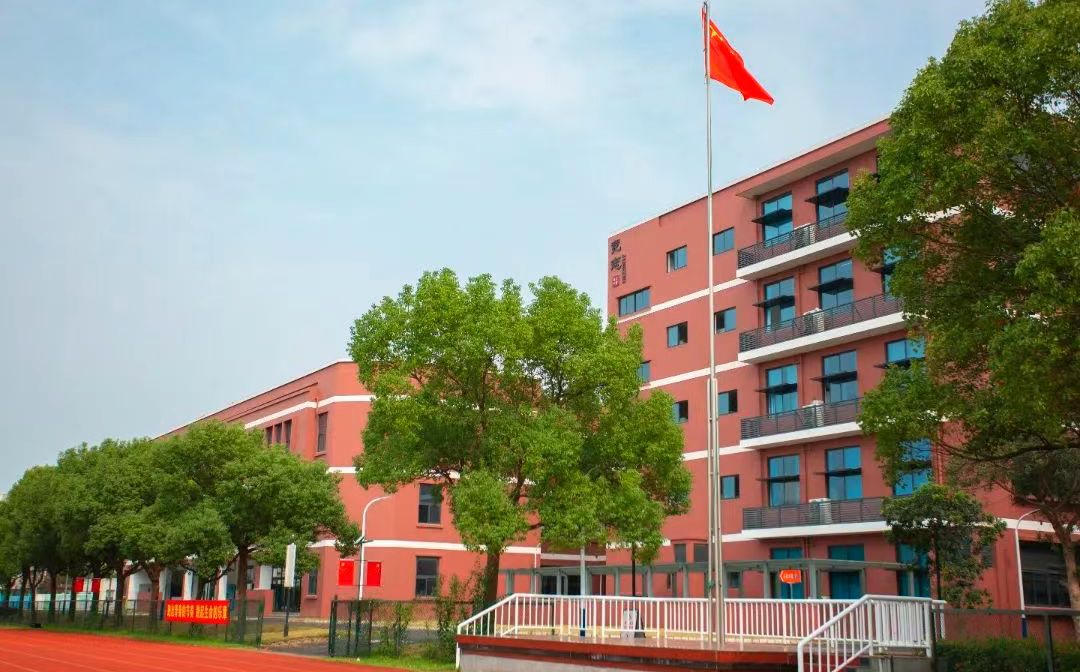 吴江汾湖高等中学地点在那里_位于哪一个区？
