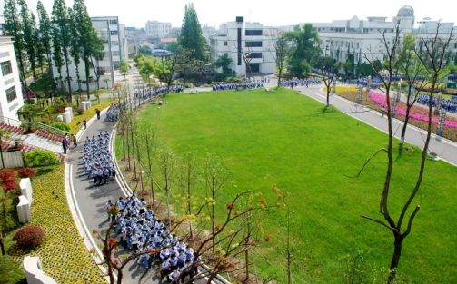 江苏省沙溪高等中学是公立仍是私立,是重点中学吗？
