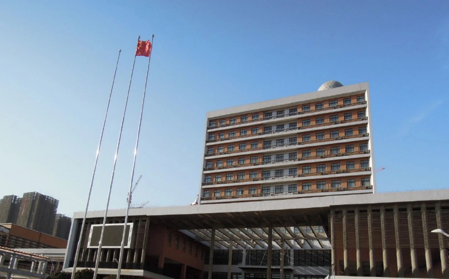 郑州市第一中学是公立仍是私立,是重点中学吗?
