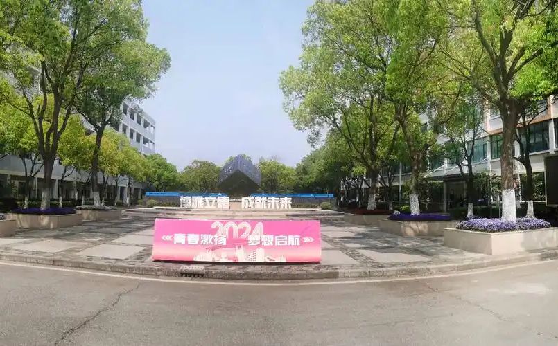 昆山陆家高等中学地点在那里_位于哪一个区？