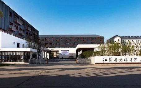 黄埭中学简介概略（建校汗青、地点、师资、校训、情况）